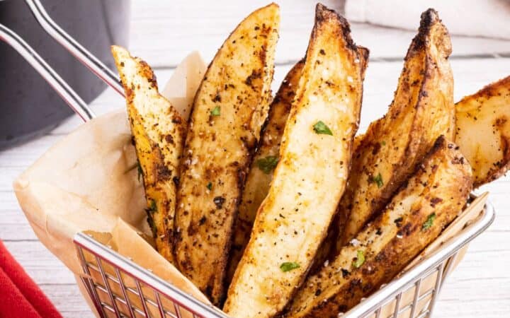 Air Fryer Crispy Potato Wedges
