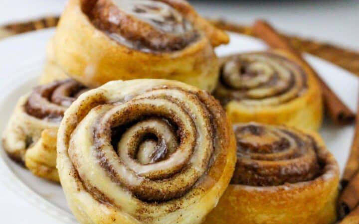 Easy Air Fryer Cinnamon Rolls Recipe