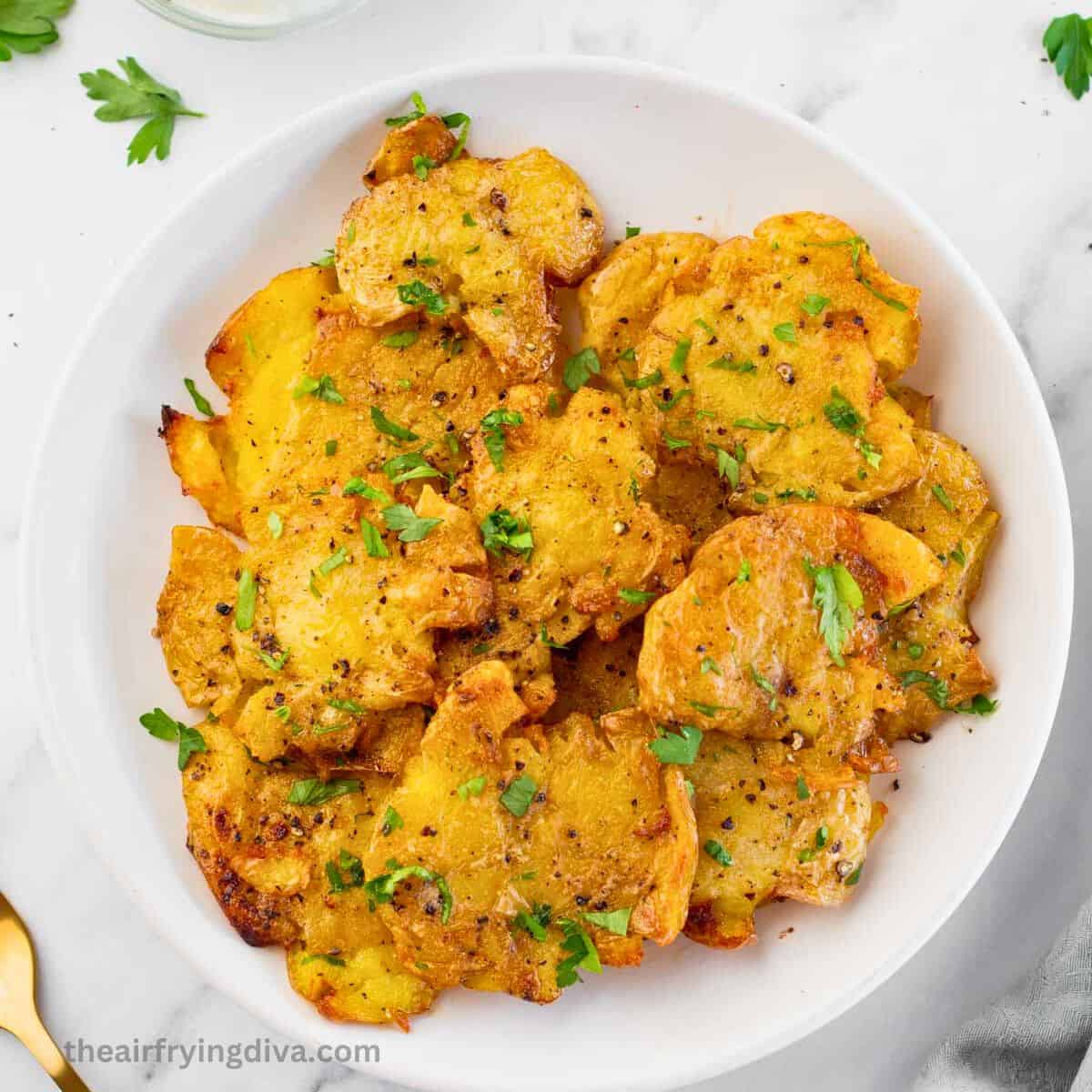 Air Fryer Smashed Potatoes Recipe, a tasty side dish or appetizer featuring soft and fluffy potatoes with a crispy outside.
