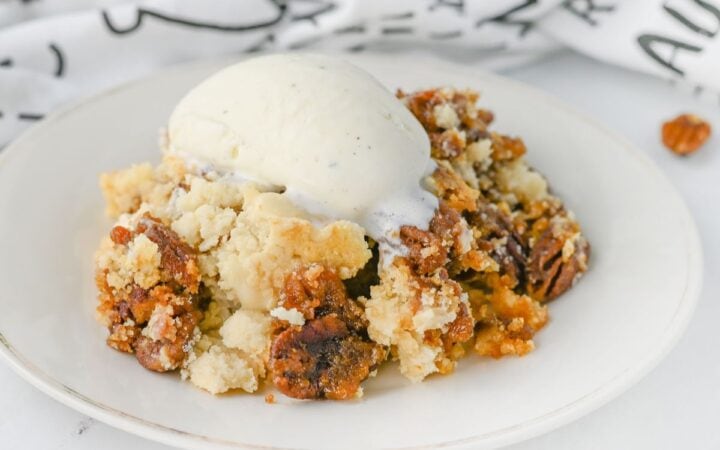 Pecan Pie Dump Cake Recipe